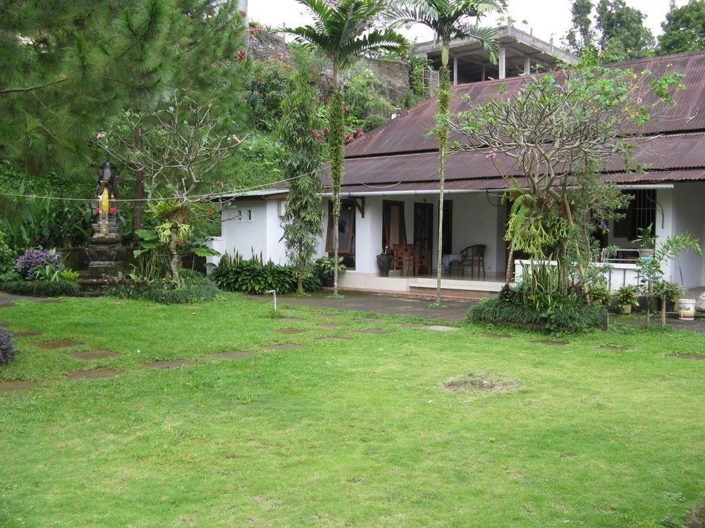 Karang Sari Guesthouse & Warung Munduk エクステリア 写真