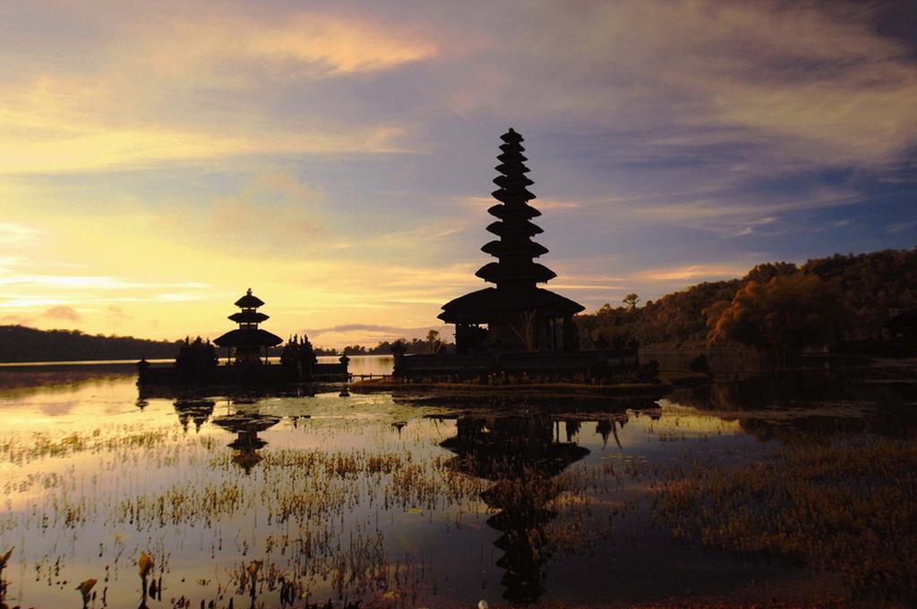 Karang Sari Guesthouse & Warung Munduk エクステリア 写真