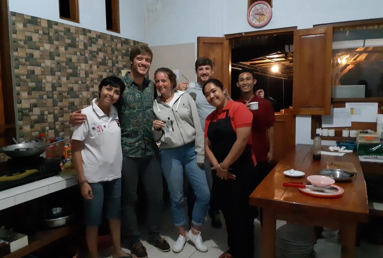 Karang Sari Guesthouse & Warung Munduk エクステリア 写真